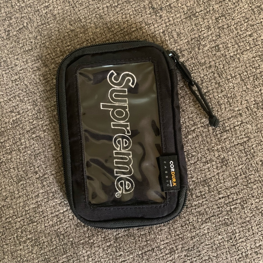 💵Sold💵 Supreme Small Zip Pouch